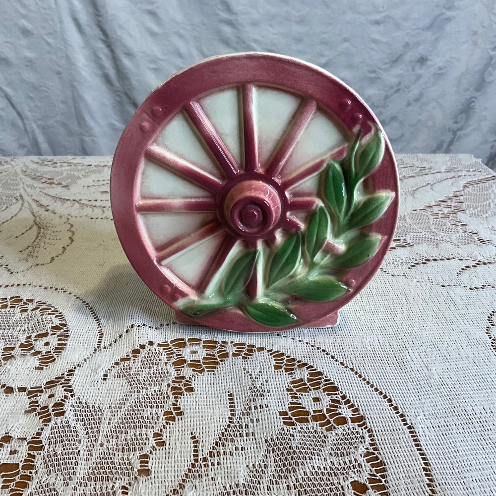 Vintage Unsigned McCoy‎ Wagon Wheel CeWall Pocket Planter Rustic Western Vase